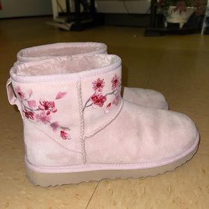 Pink Uggs boot